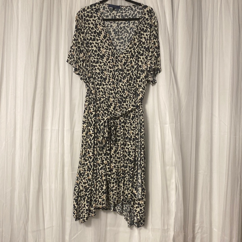 Leopard print dress size 4x. With tie at waist.